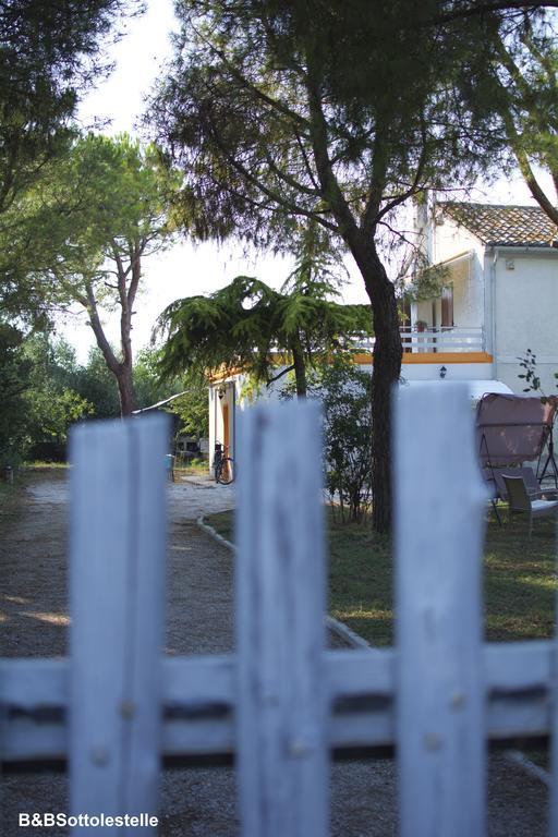 B&B Sotto Le Stelle Fano Exteriör bild